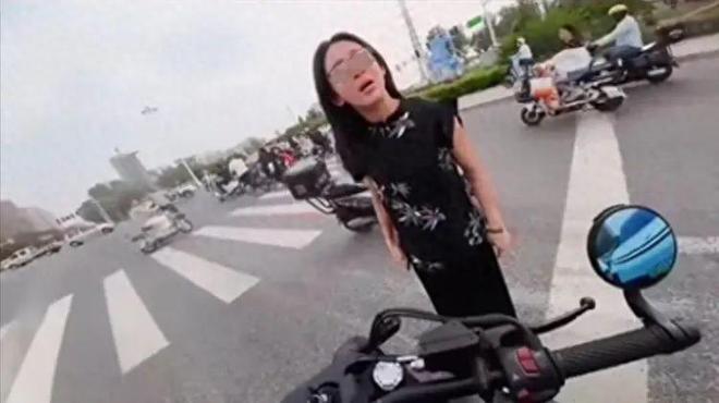 续：女司机气到流产公布完整行车记录仪j9九游会登录河北女司机与骑手冲突后(图4)
