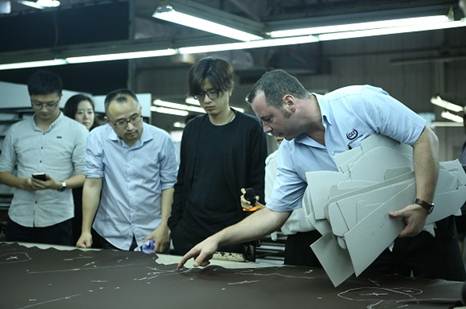 巴斯特的极致天窗工艺j9九游会入口遇见伟