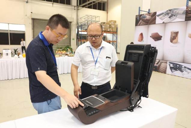 巴斯特的极致天窗工艺j9九游会入口遇见伟(图27) 巴斯特的极致天窗工艺j9九游会入口遇见伟(图27)